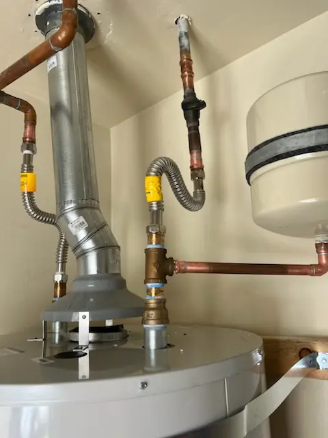 Water heater installation and plumbing repair in Versailles
